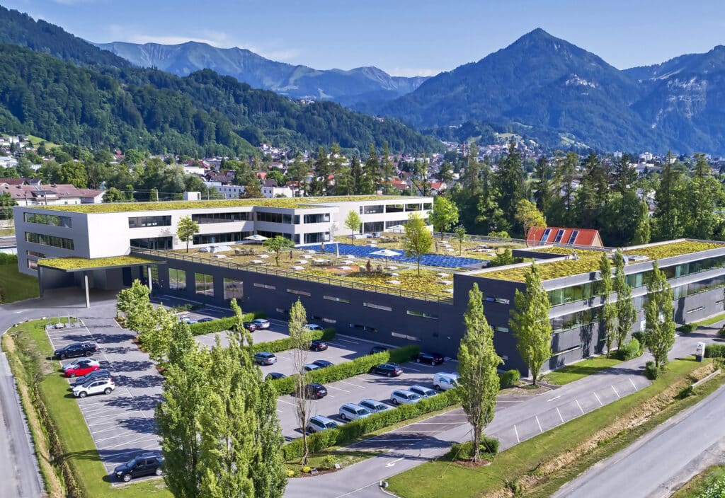 Außenaufnahme des Hauptsitzes von Robotunits unter dem Dach der Heron Innovations Factory.