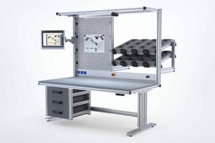 Arbeitstische und Materialbereitstellung